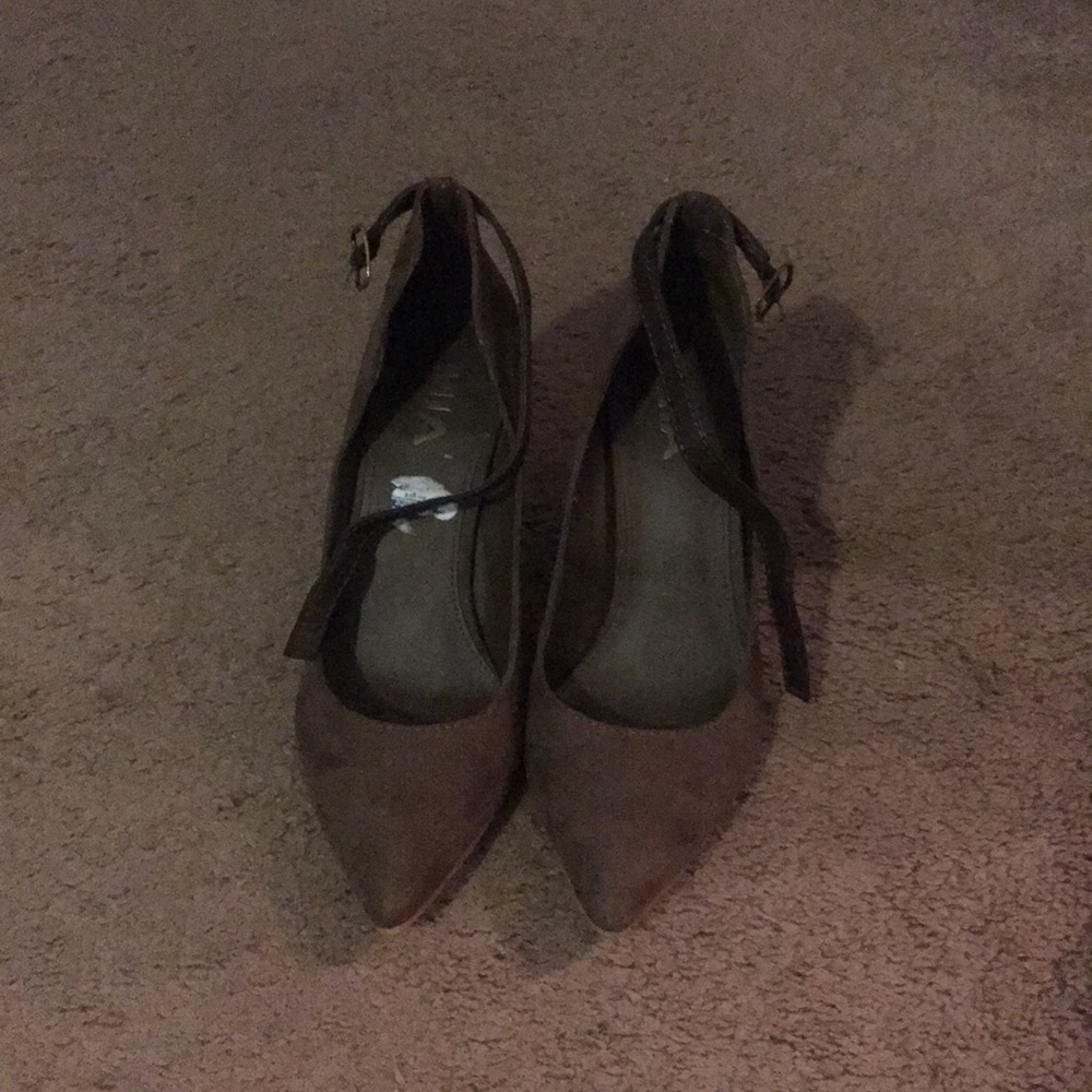 Heels - Picture 2 of 4